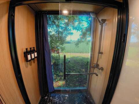 Turnkey mirror cabin delivered and placed on site