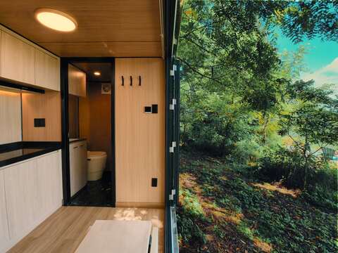 Mirror cabin exterior reflecting Ontario forest near Drumbo